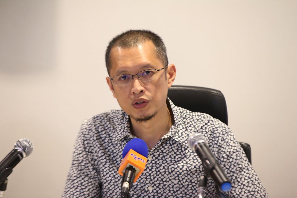 UEM Sunrise Managing Director Anwar Syahrin Abdul Ajib speaks at a press conference, July 15, 2018. u00e2u20acu201d Picture by Azinuddin Ghazali