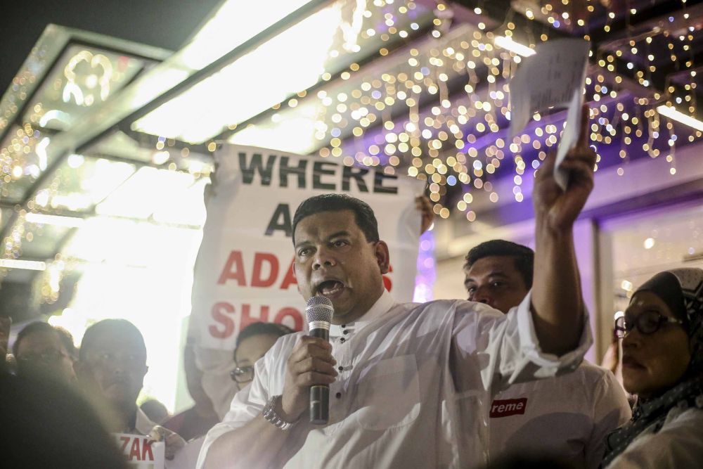 President of Permantau Malaysia Baru Lokman Adam speaks during the u00e2u20acu02dcHimpunan Anti-Pembekuan Akaun Kanak-kanaku00e2u20acu2122 in front of the Sogo shopping complex in Kuala Lumpur July 6, 2018. u00e2u20acu2022 Picture by Firdaus Latif