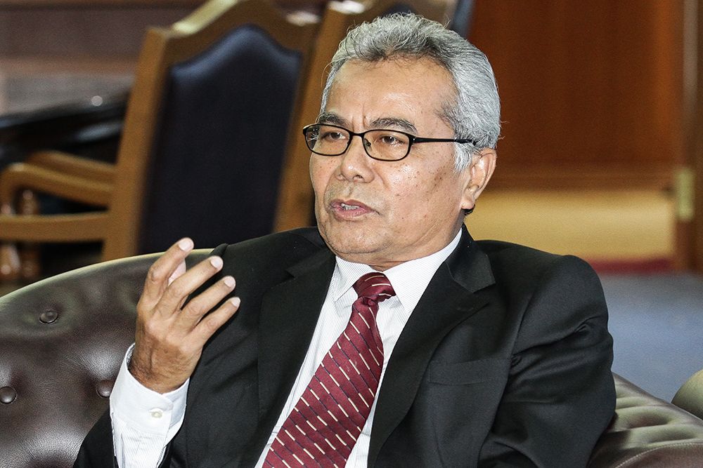 Entrepreneur and Co-operative Development Minister Mohd Redzuan Yusof speaks to reporters at Menara Usahawan in Putrajaya July 3, 2018. u00e2u20acu2022 Picture by Miera Zulyana