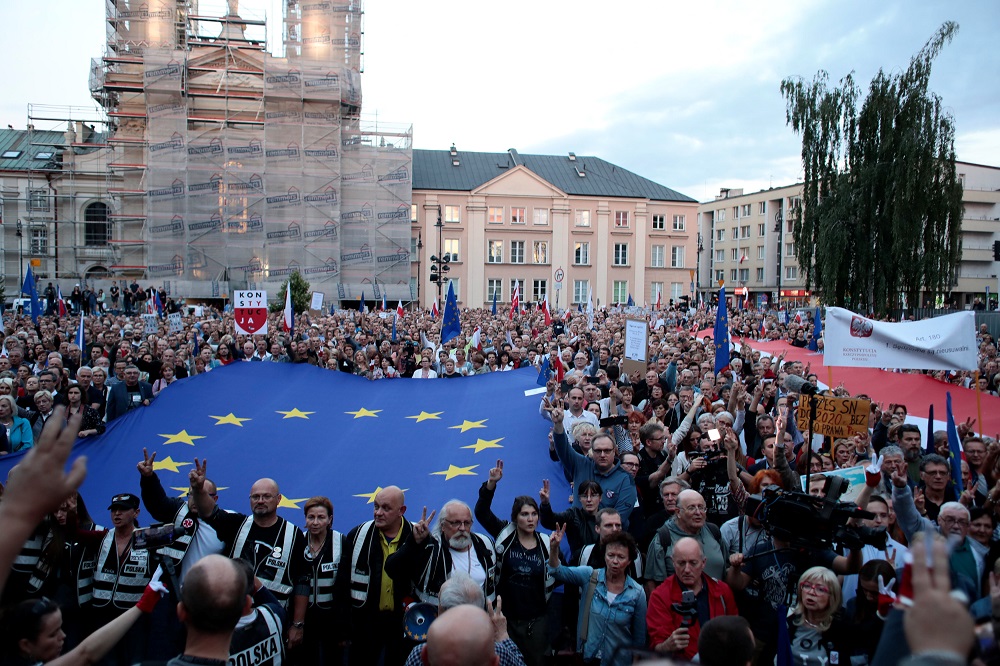 People protest against the conservative government's makeover of the Polish judiciary in Warsaw, Poland July 3, 2018. u00e2u20acu201d Reuters pic