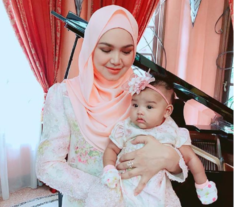 Siti Nurhaliza lashes out at disrespectful Instagram followers. u00e2u20acu201d Picture from Siti Nurhaliza's official Instagram account (@ctdk)