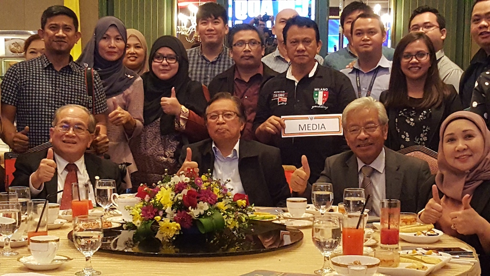 Chief Minister Datuk Patinggi Abang Johari Openg (seated, 2nd left) with members of the media and state ministers in Kuching July 31, 2018. u00e2u20acu201d Picture by Sulok Tawie