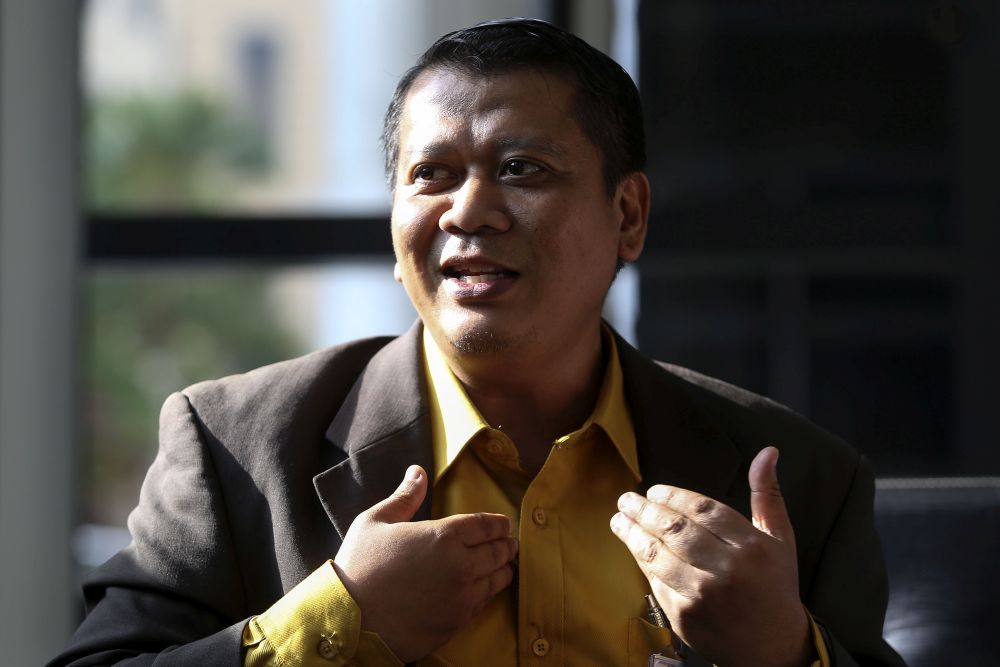 Bersih 2.0 Acting Chairperson Shahrul Aman Mohd Saari  speaks during a press conference at the Malaysia Election Commission headquarters in Putrajaya July 12, 2018. u00e2u20acu201d Picture by Yusof Mat Isa