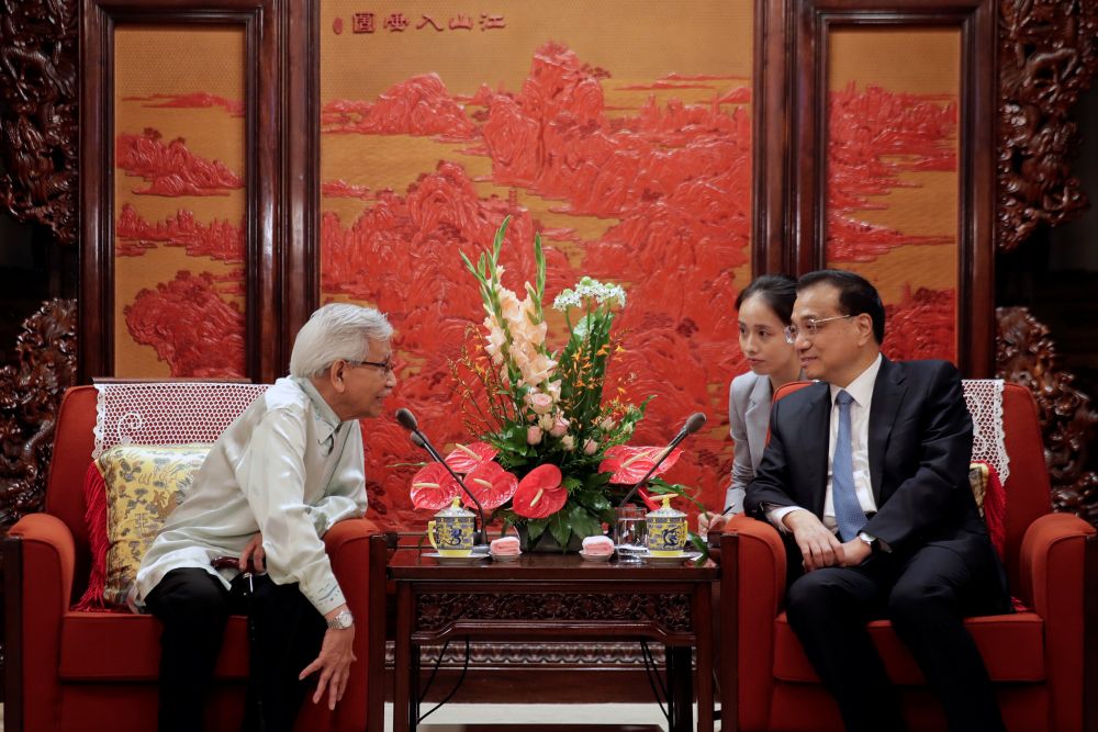 Malaysia's new government advisor Tun Daim Zainuddin talks with Chinese Premier Li Keqiang during their meeting at the Zhongnanhai Leadership Compound in Beijing July 18, 2018. u00e2u20acu201d Reuters pic