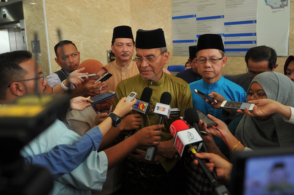 Health Minister Dzulkefly Ahmad speaks to reporters after the Health Ministry’s open house in Putrajaya July 9, 2018. ― Picture by Shafwan Zaidon