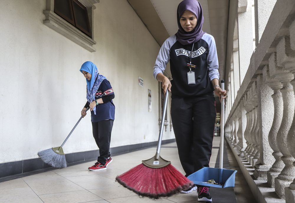 Court personnel were seen cleaning up the Kuala Lumpur Court Complex this morning, July 29, 2018. 