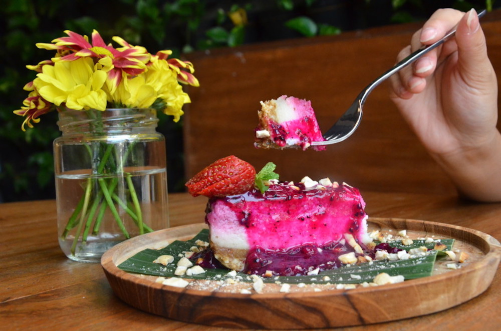 Burgreens’ Raw Strawberry Cheesecake features a dragonfruit and basil seed sauce. — Jakarta Globe pic