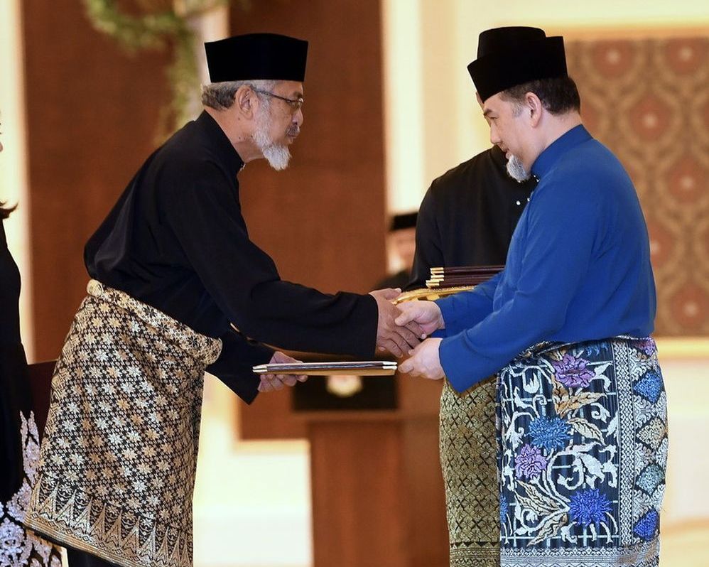 Datuk Khalid Abdul Samad (left) is sworn in as the Federal Territories Minister in the presence of Yang di-Pertuan Agong Sultan Muhammad V at the Istana Negara in Kuala Lumpur July 2, 2018. u00e2u20acu201d Bernama pic