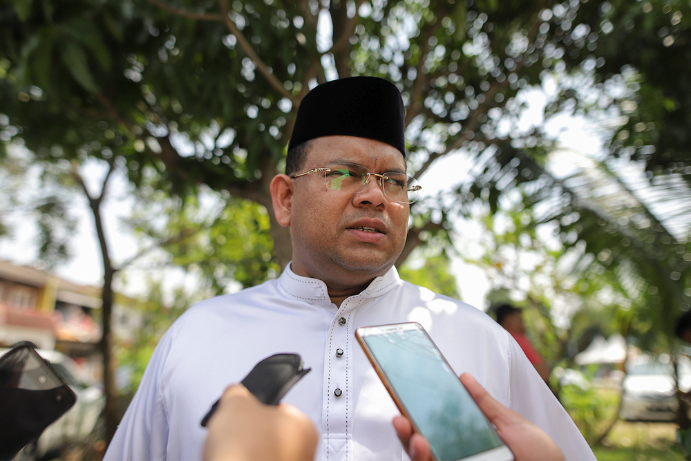 Datuk Lokman Nor Adam speaks to the media at Taman Sri Andalas, Klang July 22, 2018. u00e2u20acu201d Picture by Azneal Ishakn