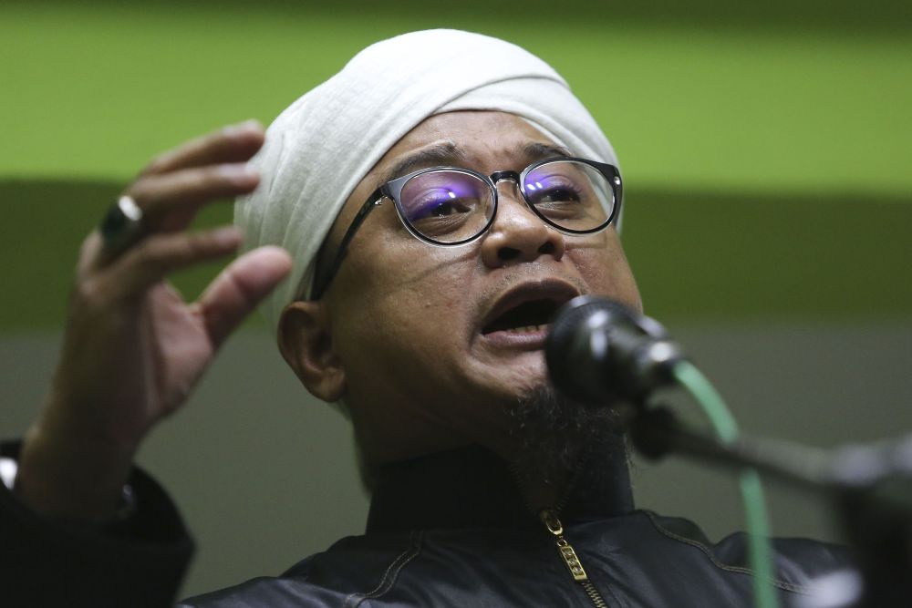 PAS information chief Nasrudin Hassan speaks during the u00e2u20acu02dcProgram Bangkit PAS Selangoru00e2u20acu2122 event at Bukit Naga in Shah Alam July 28, 2018. u00e2u20acu2022 Picture by Yusof Mat Isa