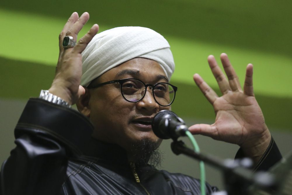 PAS information chief Nasrudin Hassan speaks during the u00e2u20acu02dcProgram Bangkit PAS Selangoru00e2u20acu2122 event at Bukit Naga in Shah Alam July 28, 2018. u00e2u20acu2022 Picture by Yusof Mat Isa