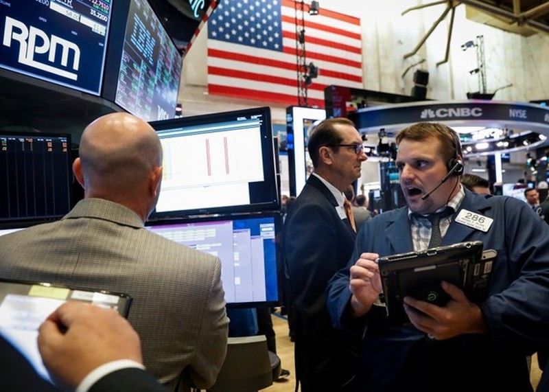 Traders work on the floor of the New York Stock Exchange (NYSE) June 28, 2018. u00e2u20acu201d Reuters pic