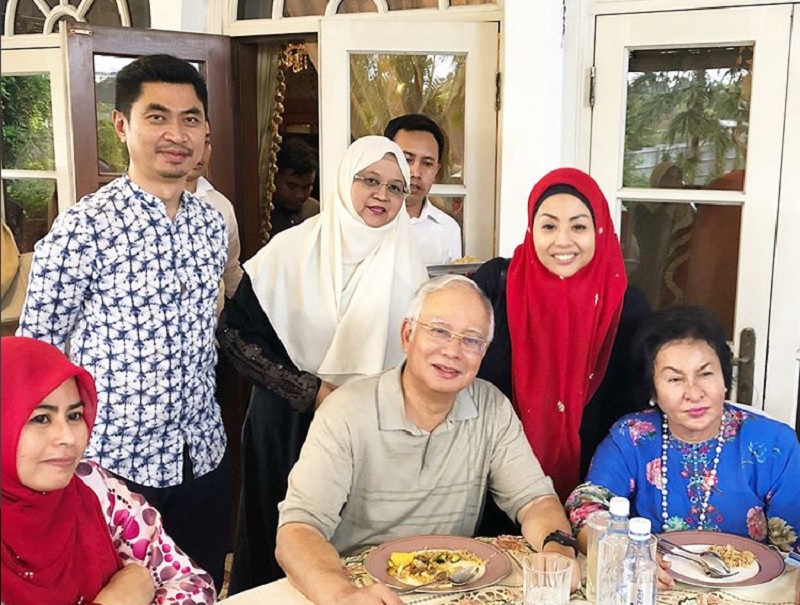Datuk Nurul Hidayah Ahmad Zahid (2nd right, standing) poses for a picture with Datuk Seri Najib Razak and his wife Datin Seri Rosmah Mansor. u00e2u20acu201d Picture via Instagram/nurulzahid