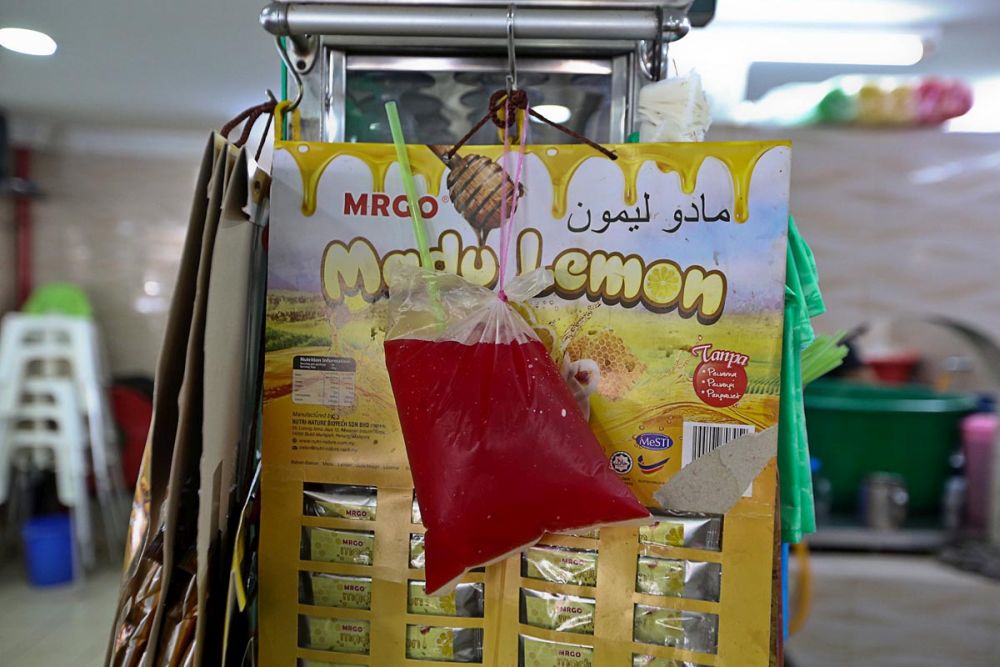 Drinks are sold in a plastic bag at an eatery in George Town July 4, 2018. u00e2u20acu201d Picture by Sayuti Zainudin