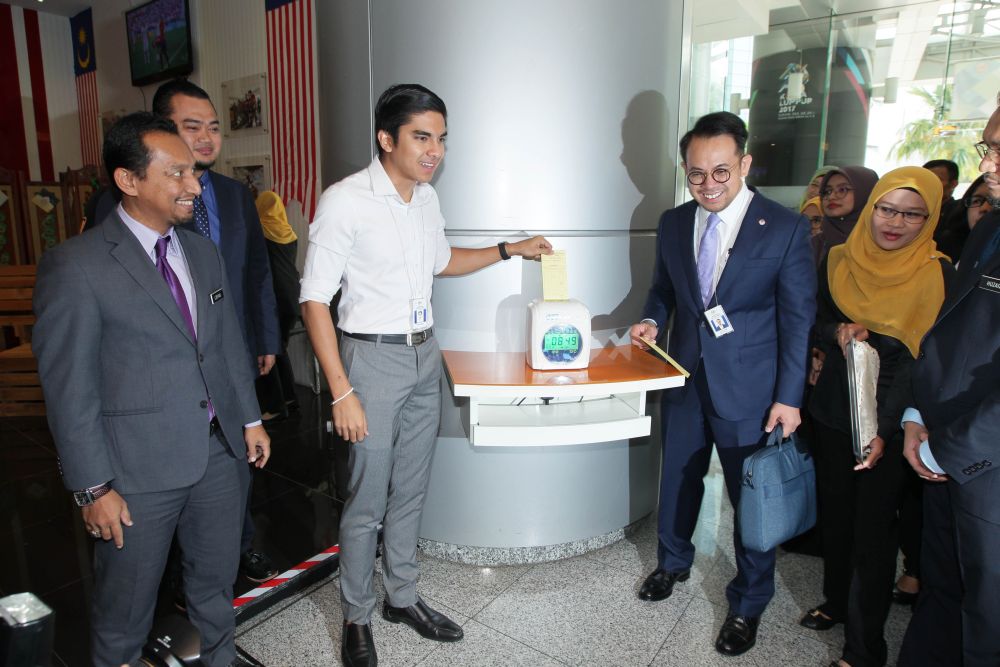 Syed Saddiq Syed Abd Rahman clocks in at the Youth and Sports Ministry in Putrajaya today, July 3, 2018. u00e2u20acu2022 Picture by Azinuddin Ghazali