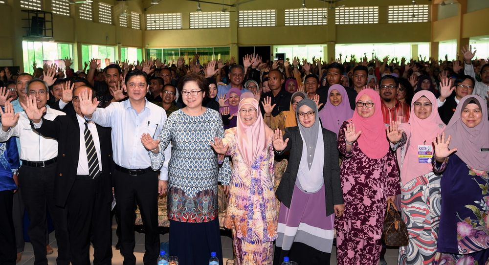 Deputy Prime Minister Datuk Seri Dr Wan Azizah Wan Ismail, with the participants of the Seminar on Pornography (SToP) at the Kent Campus IPG Multipurpose Hall in Tauran, Sabah, July 22, 2018. u00e2u20acu201d Bernama pic