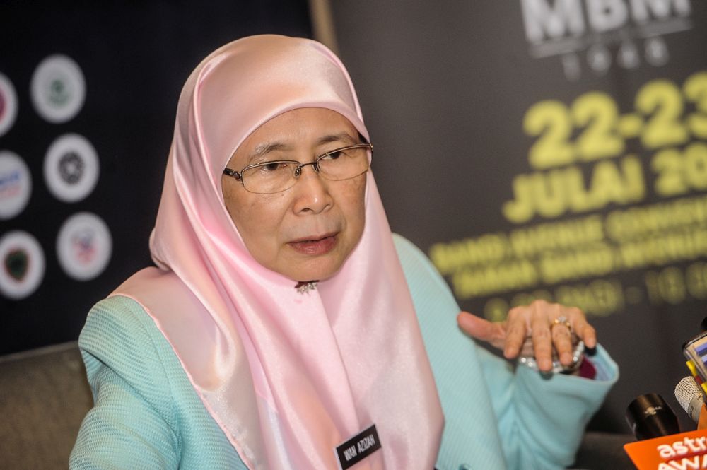 Datuk Seri Wan Azizah Wan Ismail speaks to reporters during a press conference July 23, 2018. u00e2u20acu201d Picture by Shafwan Zaidon