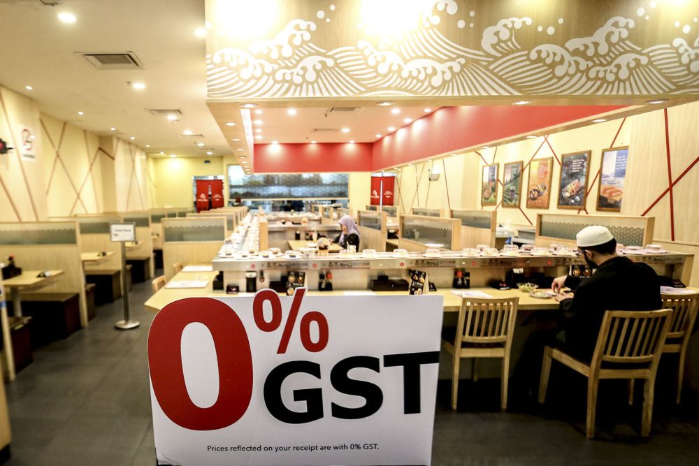 A sign displaying the zero-rated GST change is seen at a food outlet at Avenue K in Kuala Lumpur July 18, 2018. u00e2u20acu201d Picture by Hari Anggara