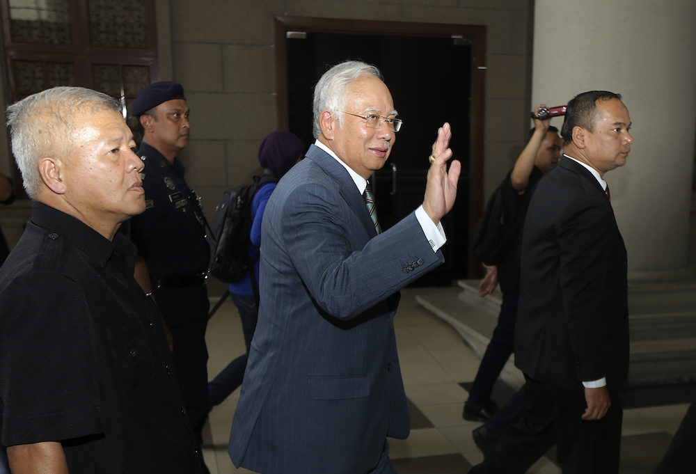 Former prime minister Datuk Seri Najib Razak waves as he arrives at the Kuala Lumpur Court Complex, August 8, 2018. u00e2u20acu201d Picture by Azneal Ishak