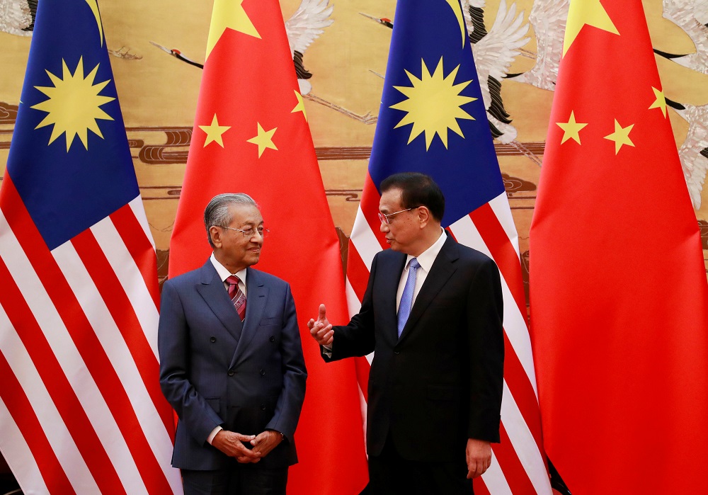 Prime Minister Tun Dr Mahathir Mohamad and Chinau00e2u20acu2122s Premier Li Keqiang chat during a signing ceremony at the Great Hall of the People in Beijing August 20, 2018. u00e2u20acu201d Reuters pic