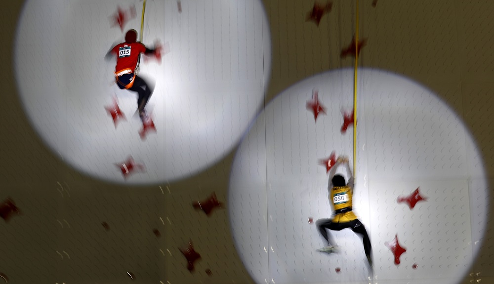 Lestari Puji of Indonesia and Amalina Syairah Abdul Mutalip of Malaysia in action during the womenu00e2u20acu2122s speed climbing event in Palembang August 23, 2018. u00e2u20acu201d Reuters pic