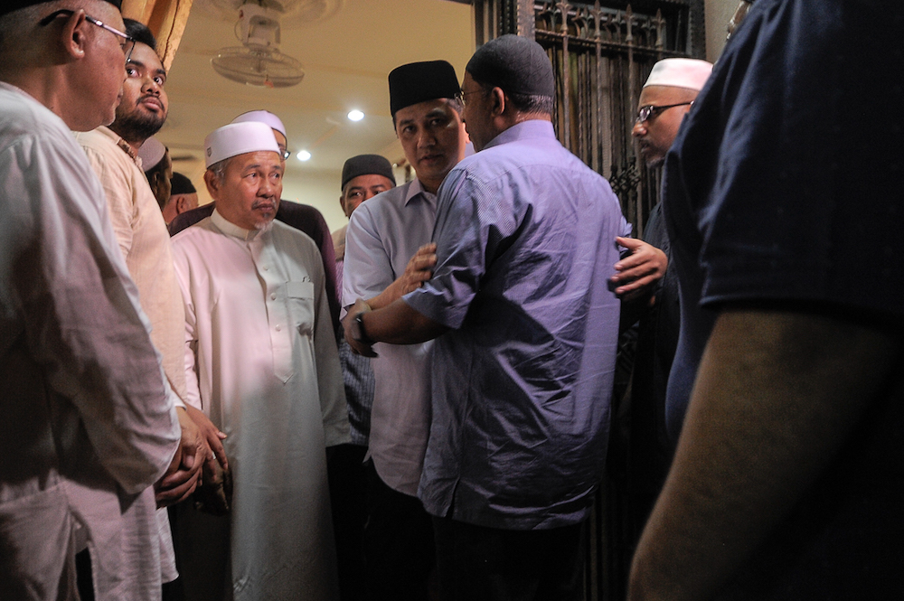 Datuk Tuan Ibrahim Tuan Man and Datuk Seri Azmin Ali attend the wake of Seri Setia assemblyman, Shaharuddin Badaruddin, in Kajang August 2, 2018. u00e2u20acu201d Picture by Shafwan Zaidon