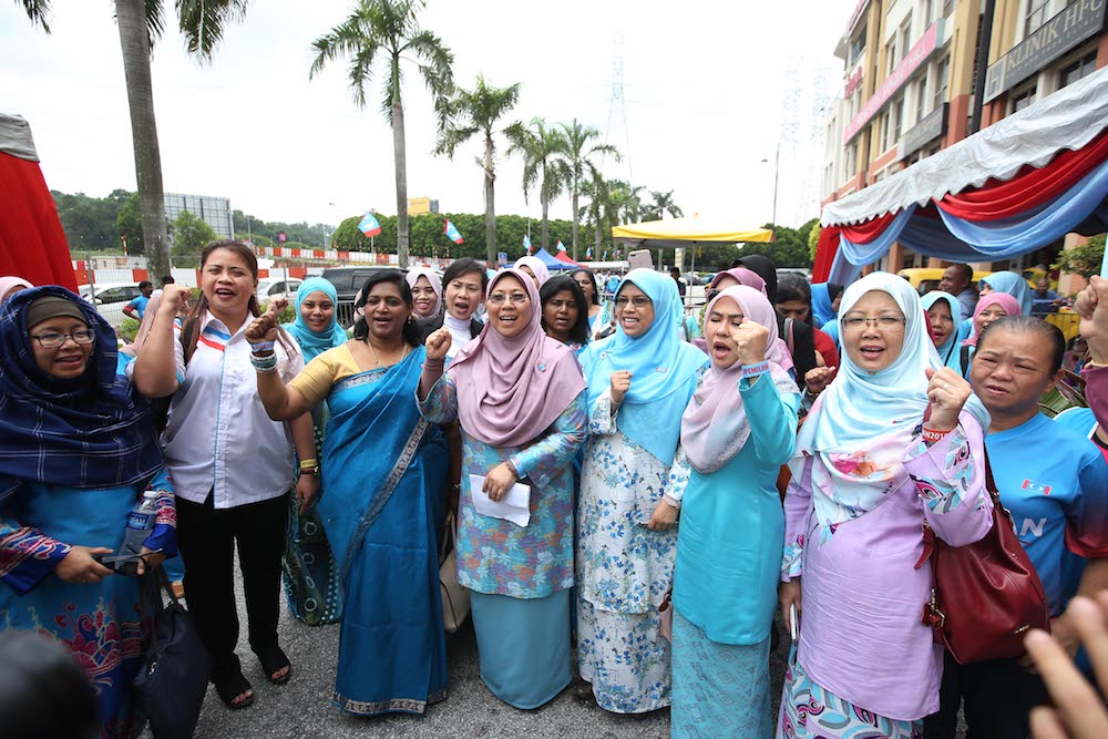 Fuziah Salleh, who is contesting the PKR womenu00e2u20acu2122s wing chief post, poses with fellow candidates, in Petaling Jaya August 5, 2018. u00e2u20acu201d Picture by Azinuddin Ghazali