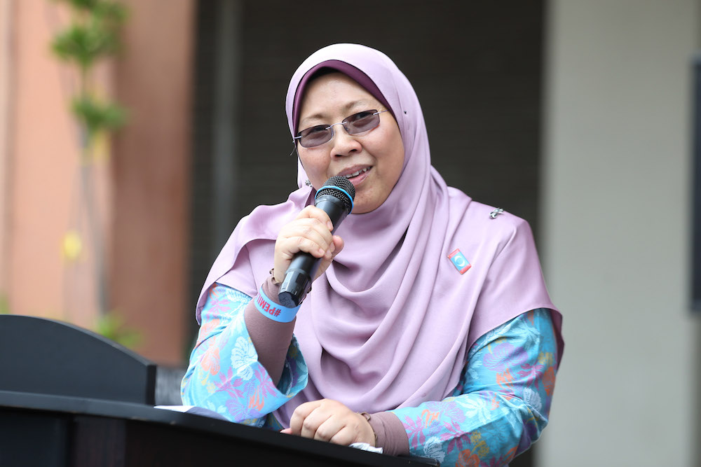 Fuziah Salleh speaks in Petaling Jaya August 5, 2018. u00e2u20acu201d Picture by Azinuddin Ghazali