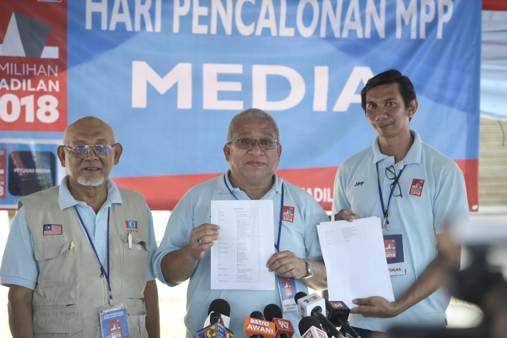 PKR secretary Ismail Yusuf announces the names submitted for the PKR election in Petaling Jaya August 5, 2018. u00e2u20acu201d Picture by Azinuddin Ghazali