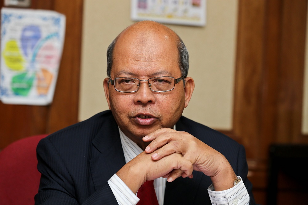 Penang State Secretary Datuk Seri Farizan Darus speaks to the press at the State Assembly Building in George Town August 8, 2018. u00e2u20acu201d Picture by Sayuti Zainudin