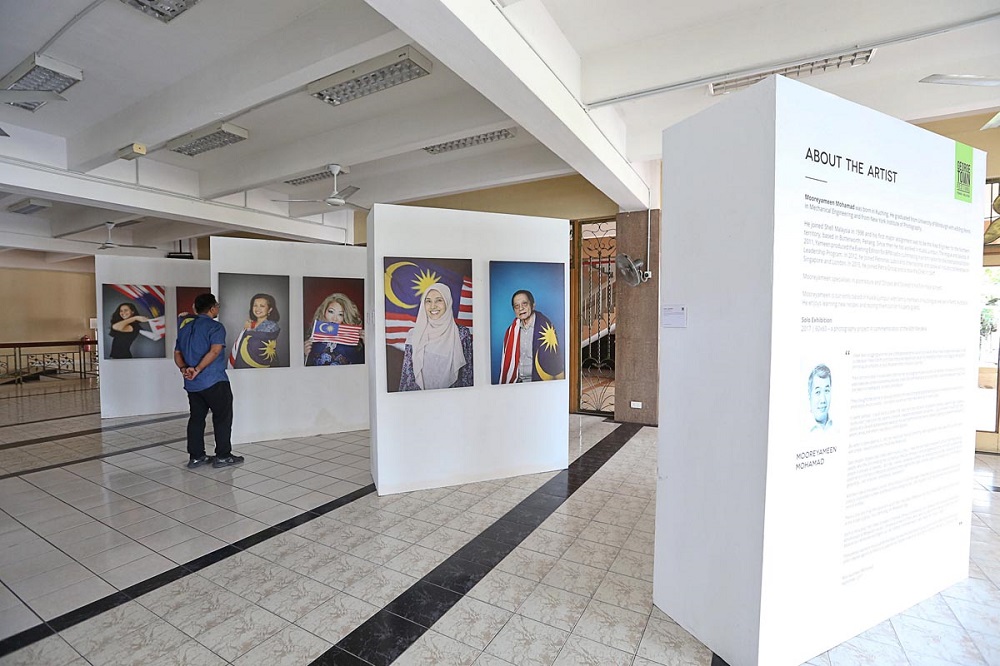 A visitor at the u00e2u20acu02dcStripes and Strokesu00e2u20acu2122 exhibition in George Town August 8, 2018. u00e2u20acu201d Picture by Sayuti Zainudin