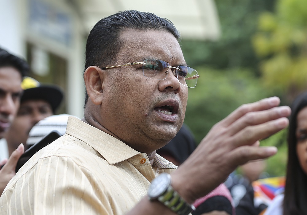 Umno’s Datuk Lokman Noor Adam addresses the media outside the Kuala Lumpur High Court August 8, 2018. — Picture by Azneal Ishak