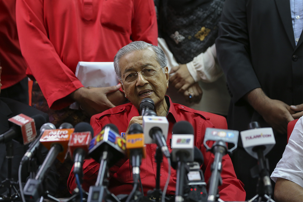 Prime Minister Tun Dr Mahathir Mohamad gives a press conference at Menara Yayasan Selangor in Petaling Jaya August 10, 2018. u00e2u20acu201d Picture by Azneal Ishak