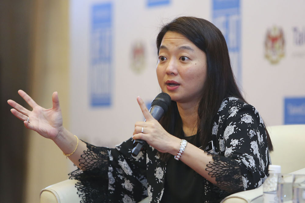 Women, Family and Community Development Deputy Minister, Hannah Yeoh, speaks during the launch of Life at Work Awards 2018 in Mutiara Damansara August 11, 2018. u00e2u20acu201d Picture by Yusof Mat Isa