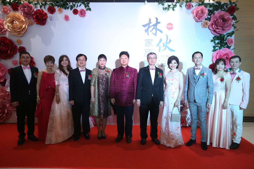 Chinese Ambassador to Malaysia Bai Tian (centre) poses for a picture with LBS Bina Puri group Managing Director Tan Sri Lim Hock San and other guests in Seri Kembangan August 12, 2018. u00e2u20acu201d Picture by Azinuddin Ghazali
