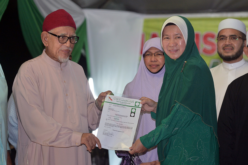 PAS announces Dr Halimah Ali as the partyu00e2u20acu2122s candidate for the Seri Setia by-election in Petaling Jaya, August 15, 2018. u00e2u20acu201d Picture by Mukhriz Hazim