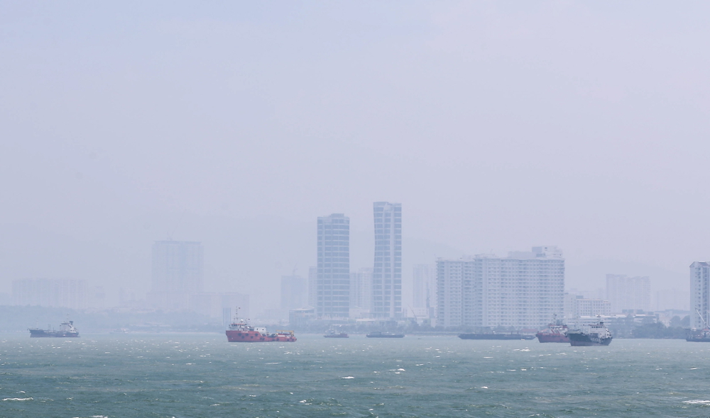 Penang shrouded in haze, as seen in Butterworth on August 15, 2018. u00e2u20acu201d Picture by Sayuti Zainudin