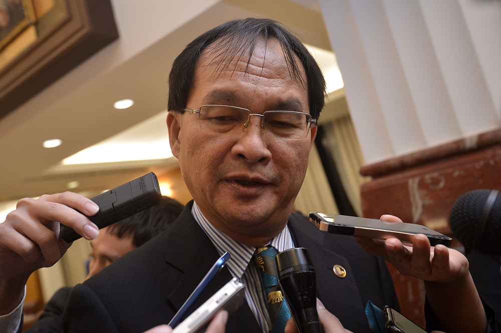 Work Minister Baru Bian speaks to the media after the Dewan Rakyat session at Parliament in Kuala Lumpur August 16, 2018. u00e2u20acu201d Picture by Mukhriz Hazim