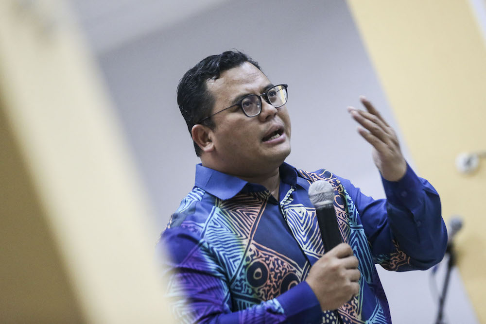 Selangor Mentri Besar, Amirudin Shari, speaks at the launch of the Pakatan Harapan Youth Machinery in Petaling Jaya August 18, 2018. u00e2u20acu201d Picture by Hari Anggara