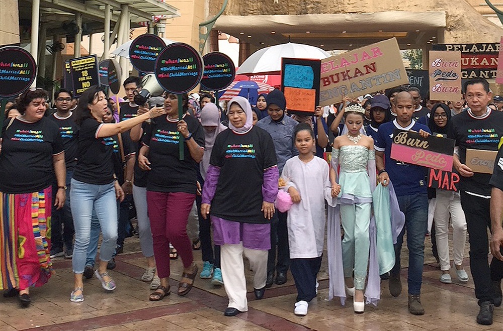 Housing and Local Government Minister Zuraida Kamaruddin (centre) joins a rally against child marriages in Bandar Sunway August 18 2018.