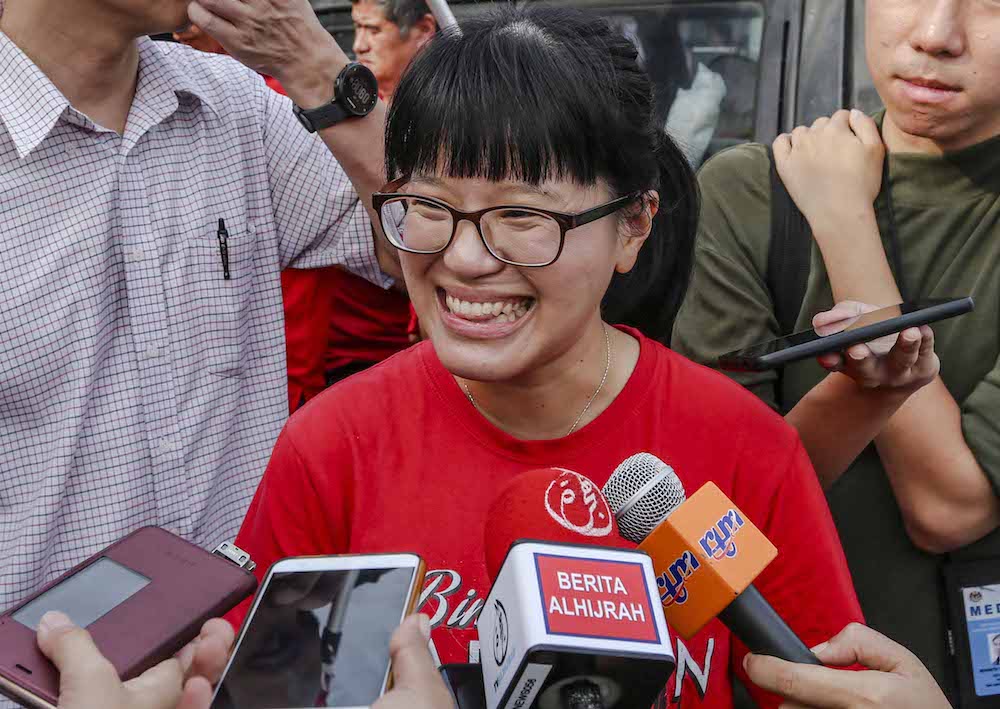 Pakatan Harapan candidate for the Balakong by-election Wong Siew Ki speaks to reporters press conference after a walkabout in Kajang August 19, 2018. u00e2u20acu201d Picture by Firdaus Latif