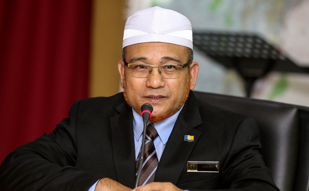 Newly-reappointed MPSP president Datuk Rozali Mohamud at a press conference in George Town August 20, 2018. u00e2u20acu201d Picture by Sayuti Zainudinnn