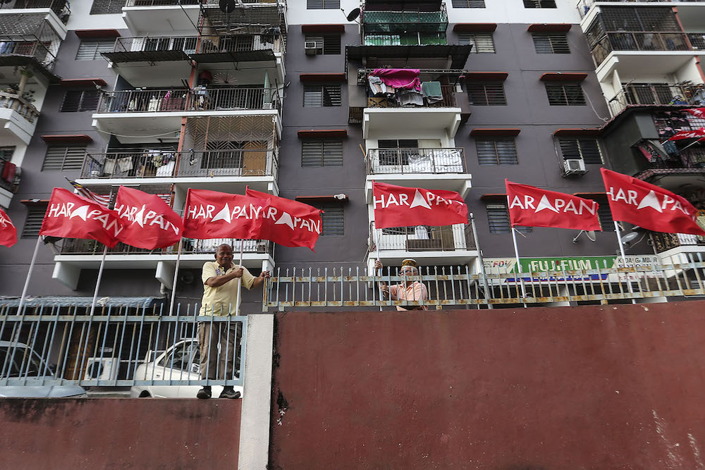 Pakatan Harapan flags are seen in Kelana Jaya August 22, 2018. u00e2u20acu201d Picture by Hari Anggara