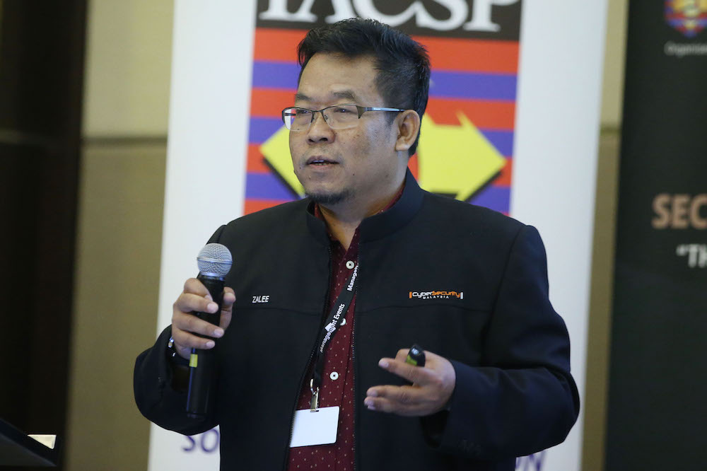 Sazali Sukard gives a presentation at the International Association of Counterterrorism and Security Professionalsu00e2u20acu2122 Asean Counter Terrorism Symposium in Kuala Lumpur August 27, 2018. u00e2u20acu201d Picture by Azinuddin Ghazali