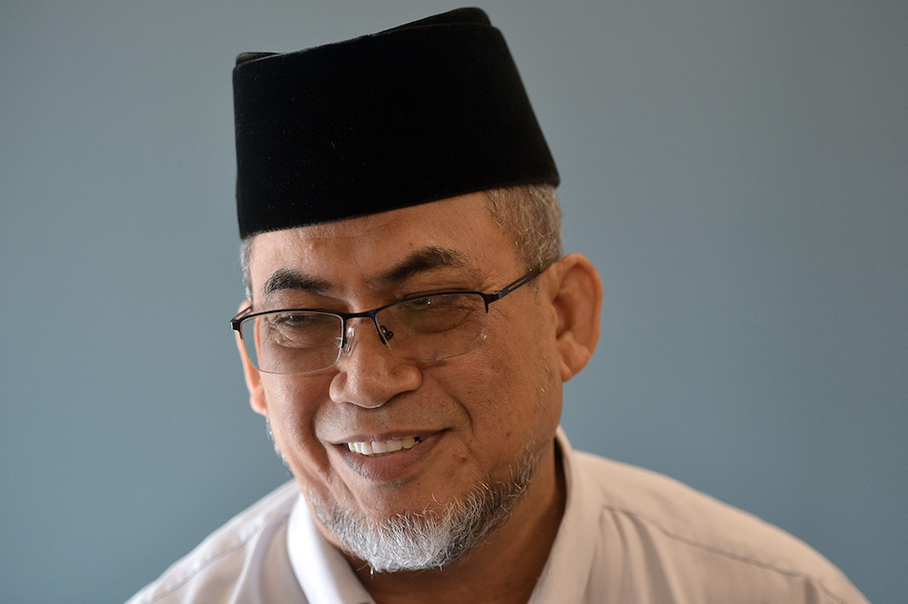 Former Sharie Chief Judge of Terengganu, Datuk Ismail Yahya, speaks during a forum on child marriage in Shah Alam August 27, 2018. u00e2u20acu201d Picture by Mukhriz Hazim
