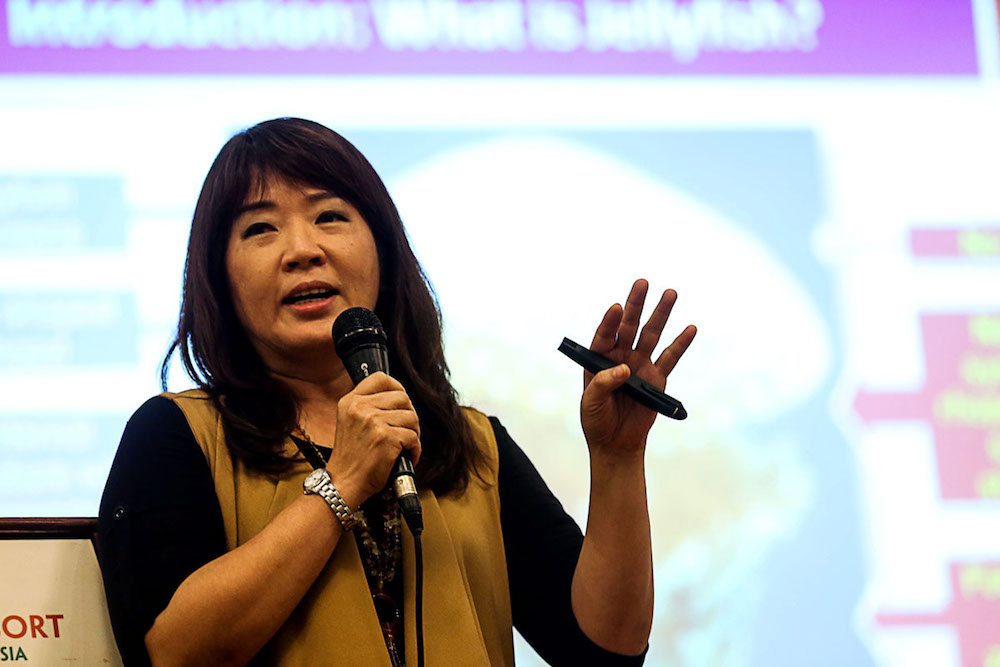 Director of Ocean and Coastal Learning Centre from Universiti Sains Malaysia Datuk Aileen Tan addresses the Emerging Jellyfish Threat Seminar in George Town August 27, 2018. — Picture by Sayuti Zainudin