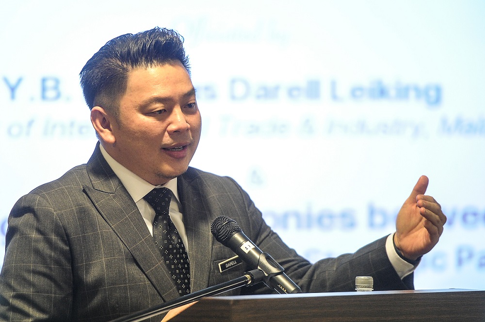 Minister of International Trade and Industry Darell Leiking speaks during the Arab Malaysian Chamber of Commerce 8th Annual General Meeting at the Mandarin Oriental hotel in Kuala Lumpur August 27, 2018. u00e2u20acu201d Picture by Shafwan Zaidon