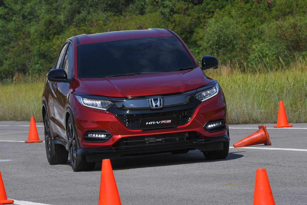 The Honda HR-V RS going through a slalom test.