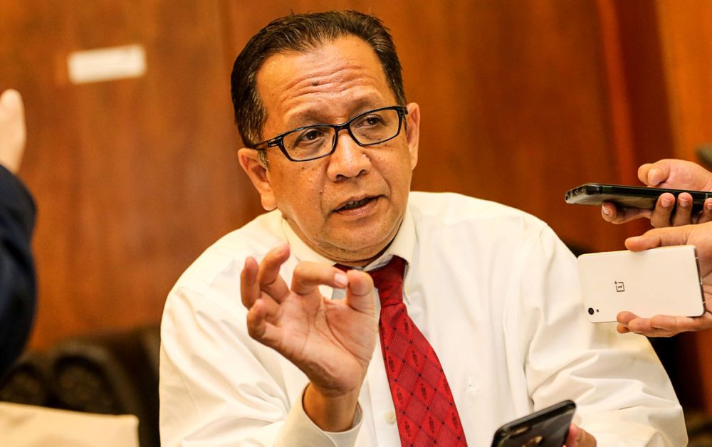 Batu Maung assemblyman Datuk Abdul Halim Hussain speaks to reporters at the State Assembly building in George Town August 9, 2018. u00e2u20acu2022 Picture by Sayuti Zainudin