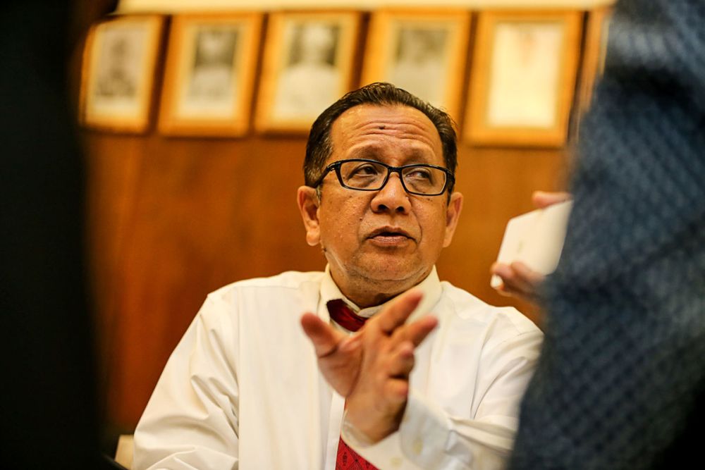 Batu Maung assemblyman Datuk Abdul Halim Hussain speaks to reporters at the State Assembly building in George Town August 9, 2018. u00e2u20acu2022 Picture by Sayuti Zainudin